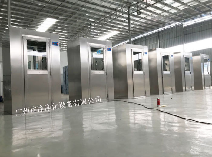風淋室又可起到氣閘的作用，阻止未凈化的空氣進入潔凈區(qū)域。
