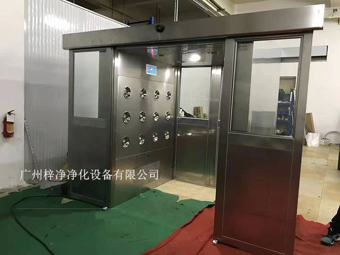 貨淋室是人員和貨物進入潔凈室所必需的通道，它可以減少貨物進出潔凈室所帶來的污染問題。