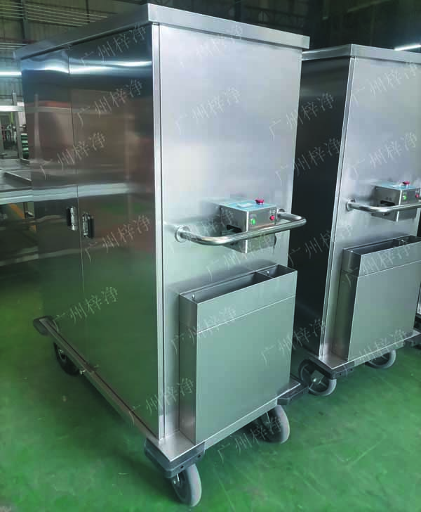 密閉式滅菌器械物品電動轉(zhuǎn)運(yùn)車有單面雙開門,單側(cè)門可旋轉(zhuǎn)角度≥220°度開啟設(shè)計(jì)，裝卸物品更方便;