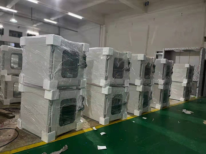 凈化車間傳遞窗成為不可或缺的設(shè)備。