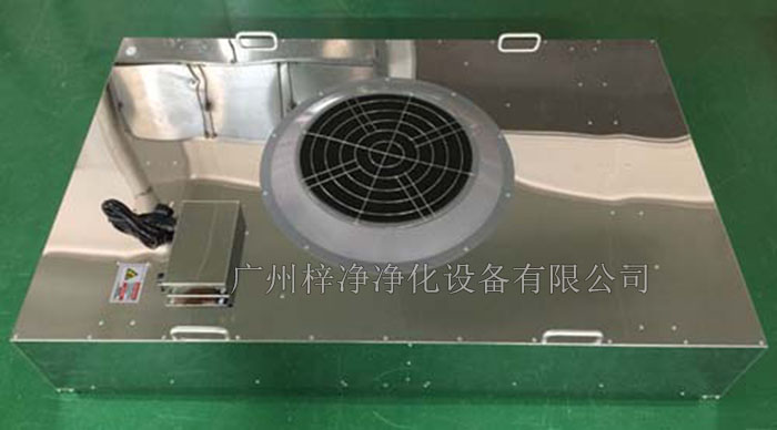 不銹鋼FFU廣泛應(yīng)用于電子、醫(yī)藥、生物工程、食品、化妝品等行業(yè)，如半導(dǎo)體生產(chǎn)線、藥品生產(chǎn)車間、實(shí)驗(yàn)室、手術(shù)室等，為各類潔凈室提供穩(wěn)定的空氣潔凈度保障。